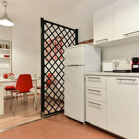 Red & White Vatican 로마