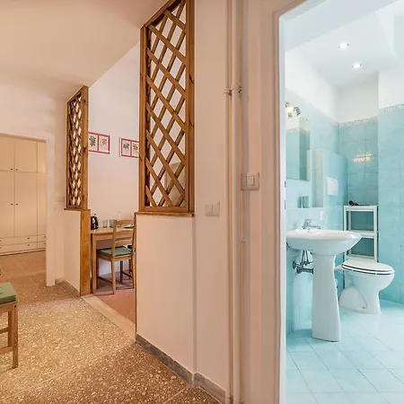 Red & White Vatican 아파트 *