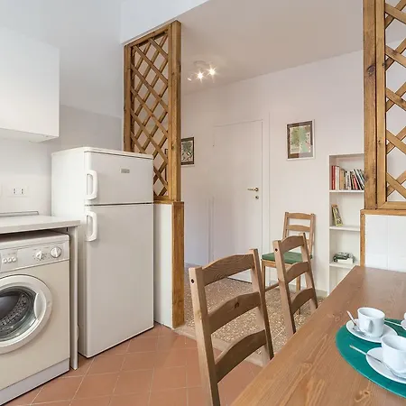 アパート Red & White Vatican ローマ