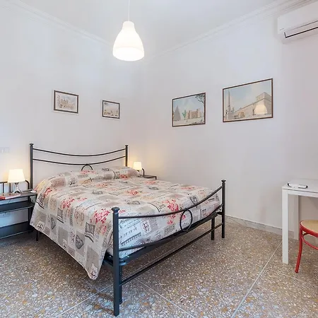 Red & White Vatican ローマ