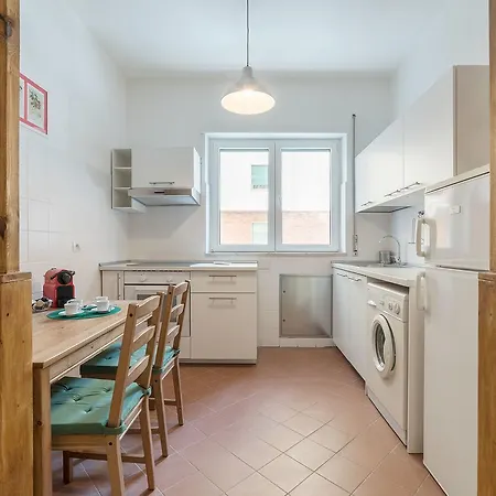 Red & White Vatican アパート *