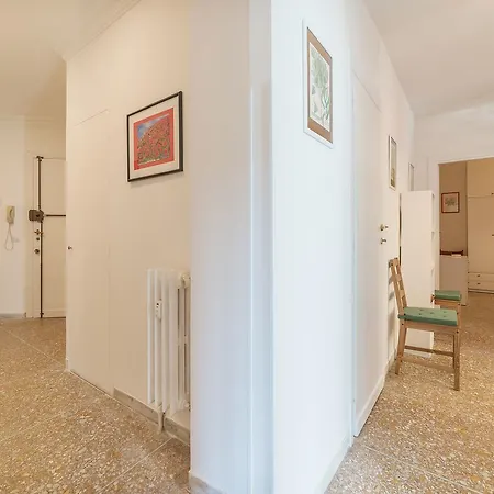 Red & White Vatican Apartment Rom