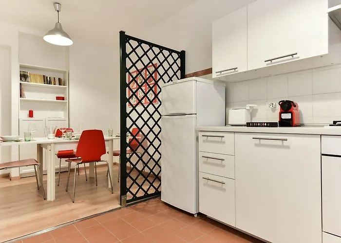 Red & White Vatican ローマ