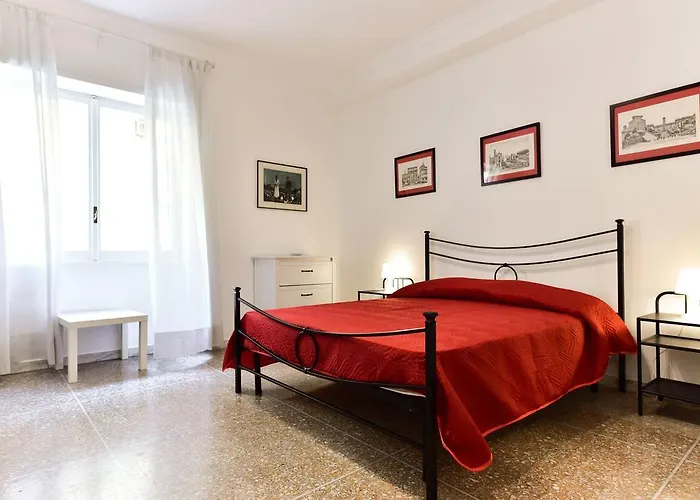 Red & White Vatican ローマ