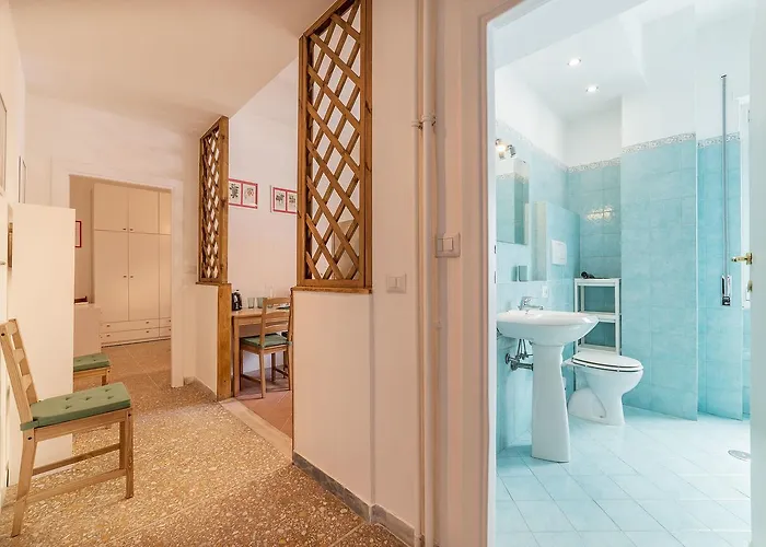 Red & White Vatican アパート *