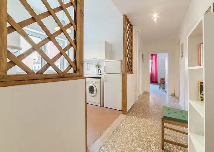 Red & White Vatican アパート *