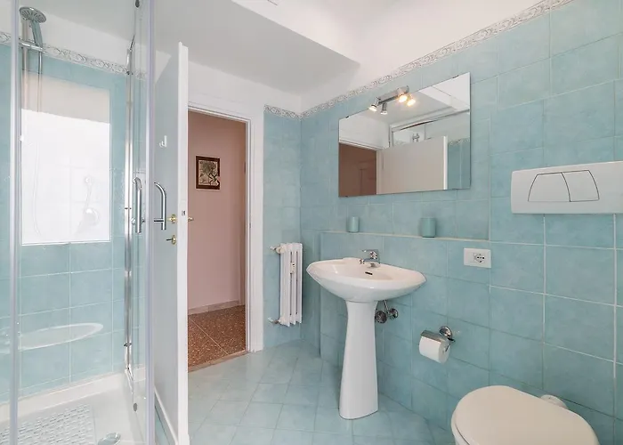 アパート Red & White Vatican ローマ