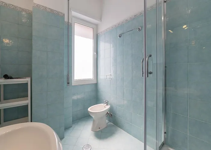 Red & White Vatican アパート *