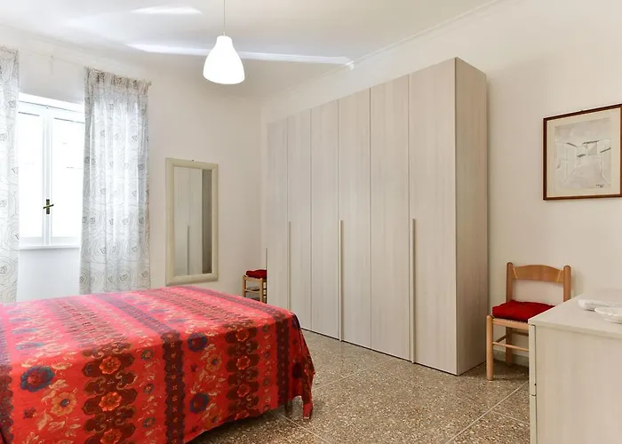 Red & White Vatican Rzym